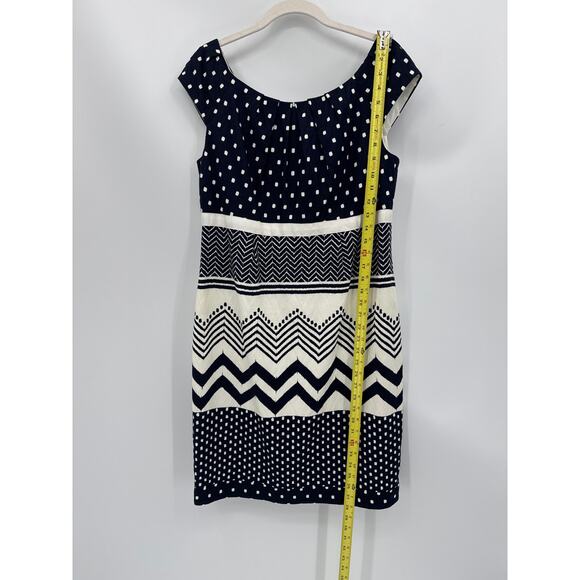 Chetta B Navy Cream Geo Print Cap Sleeve Sheath Dress Size 8 Excellent Condition - Picture 3 of 6